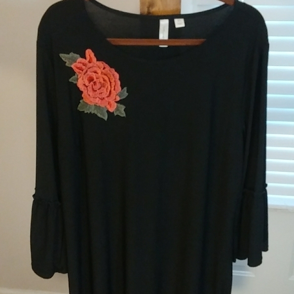 TACERA Black Loose Fitting Dress Size XL Embroidered Red Rose Ruffled Sleeves - Picture 3 of 10